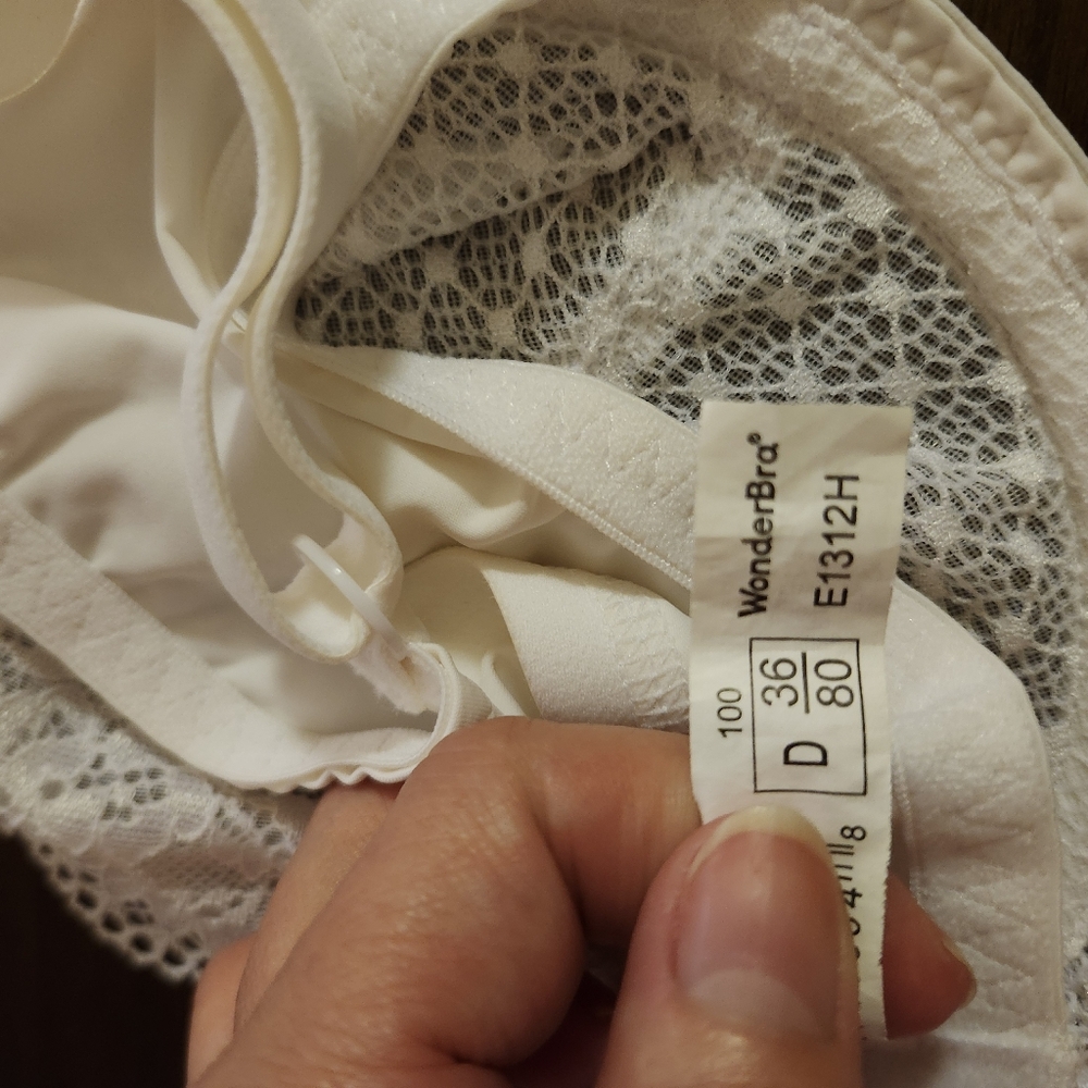 Lace bra - Picture 3 of 3